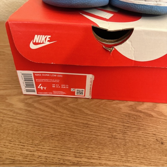 Nike UNC Carolina Blue Dunk Low Size 4 - Picture 2 of 8